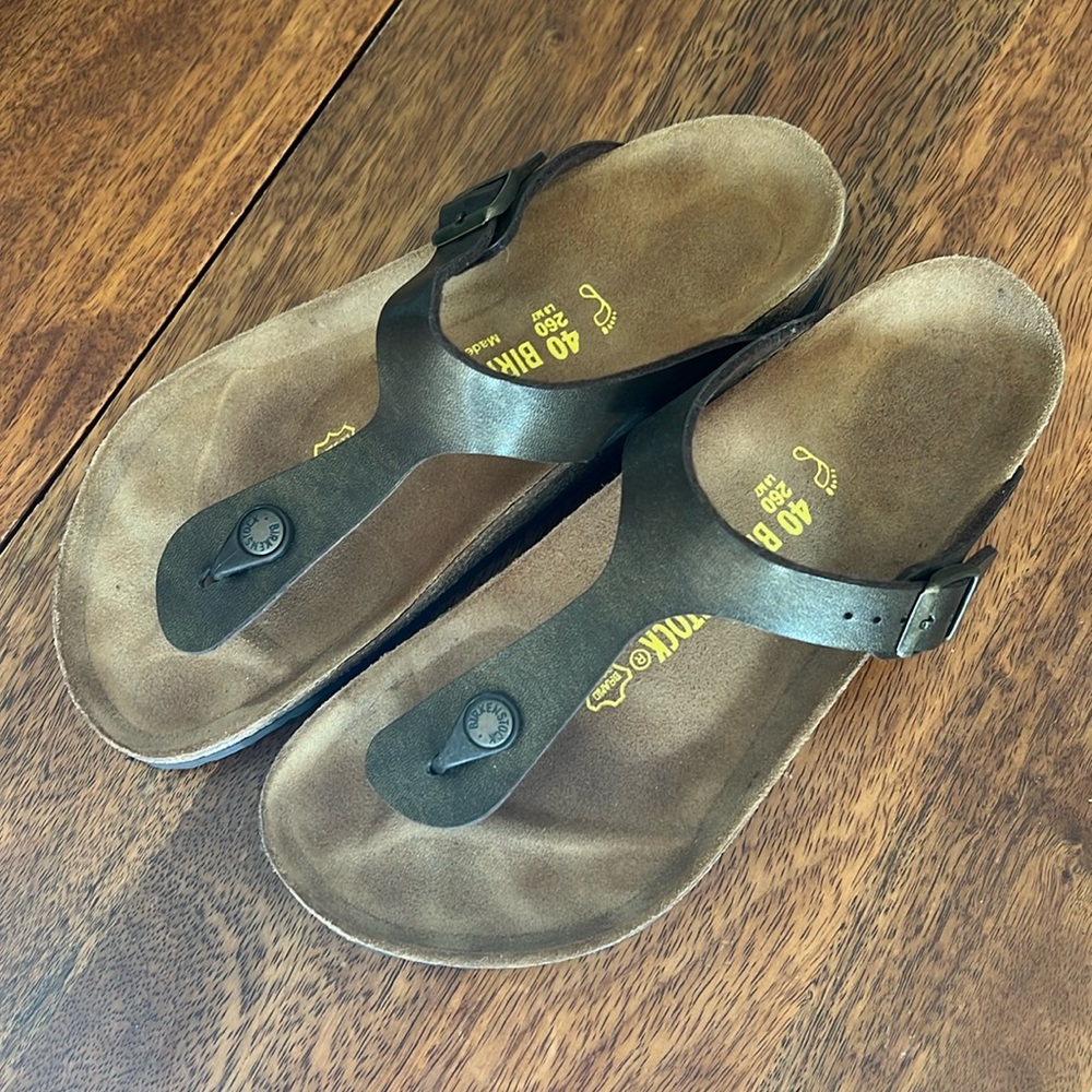 Copper Birkenstock Gizeh size 40 sandal NWOT